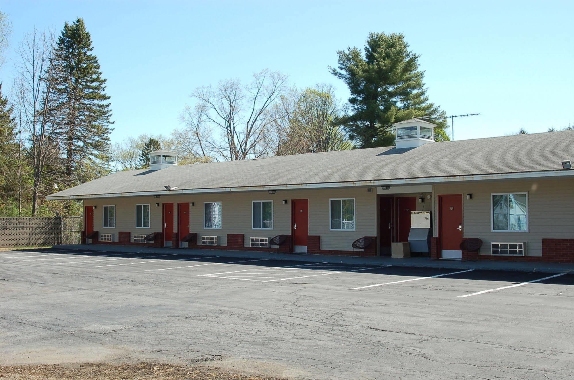 Blue Sky Inn Glens Falls-Saratoga-Lake George 外观 照片
