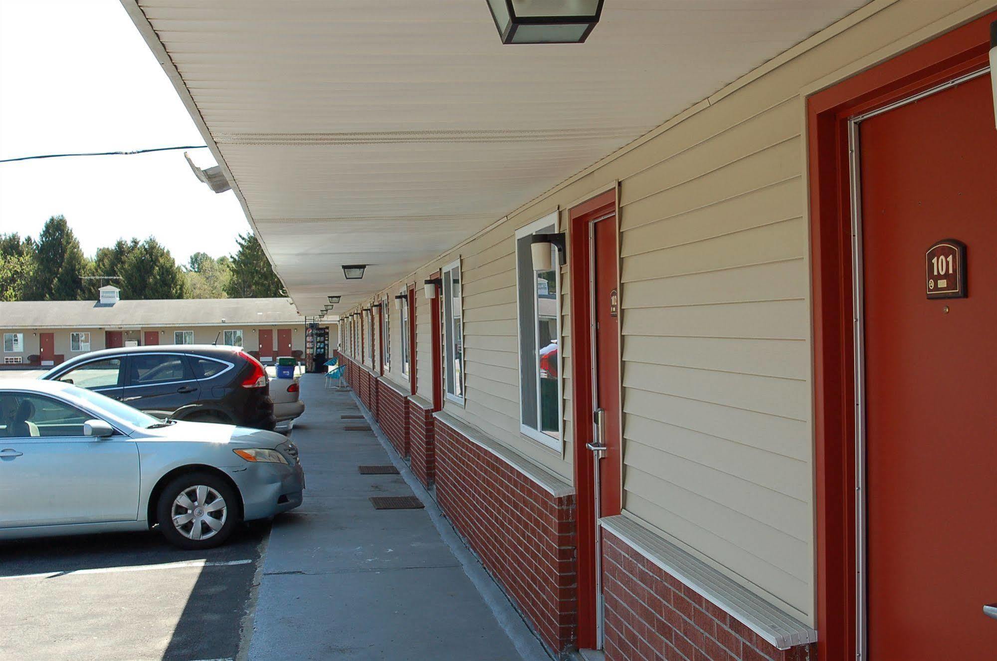 Blue Sky Inn Glens Falls-Saratoga-Lake George 外观 照片