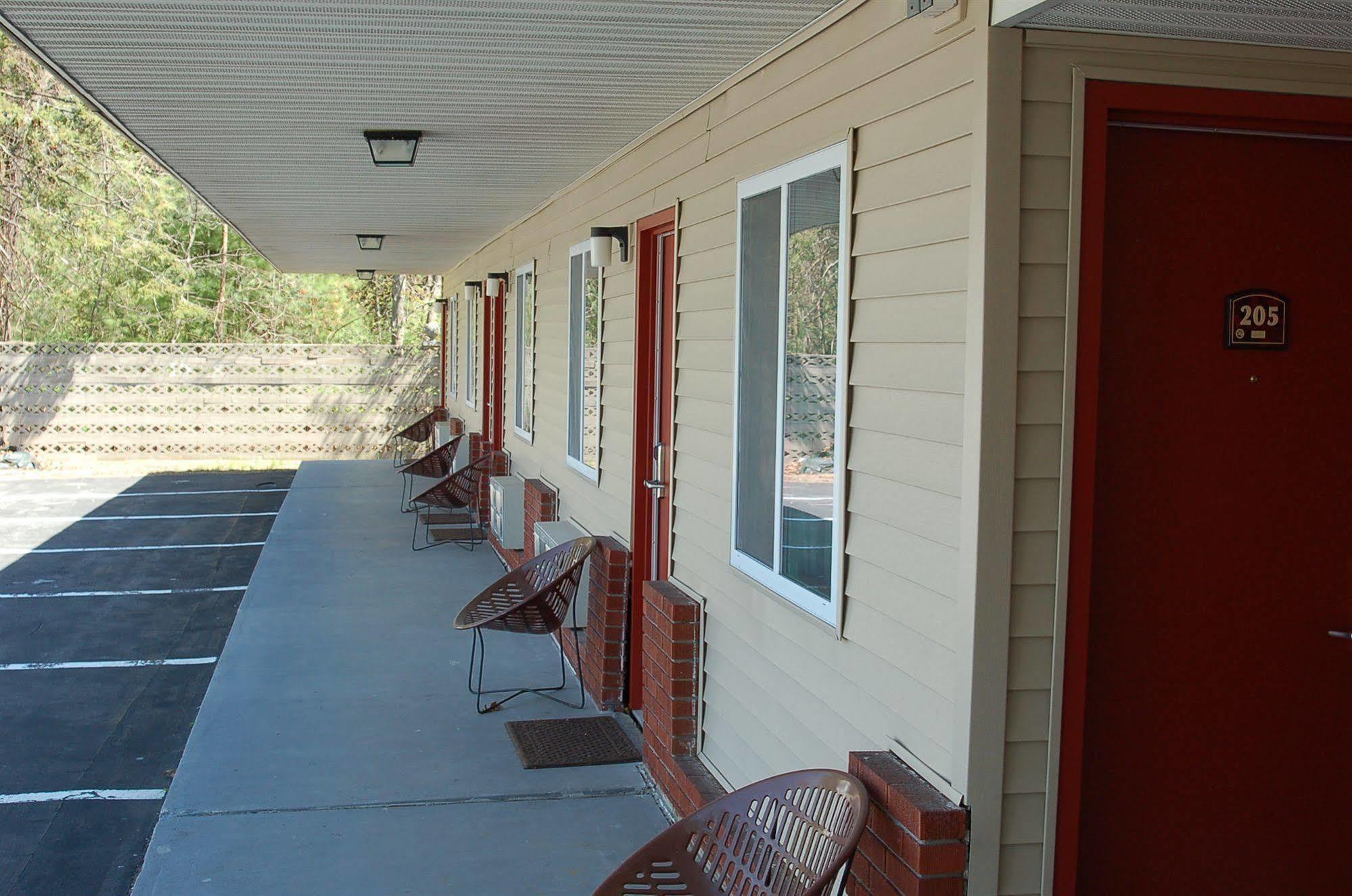 Blue Sky Inn Glens Falls-Saratoga-Lake George 外观 照片