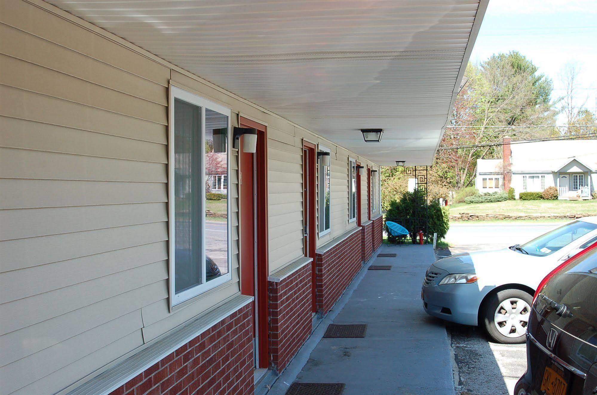 Blue Sky Inn Glens Falls-Saratoga-Lake George 外观 照片