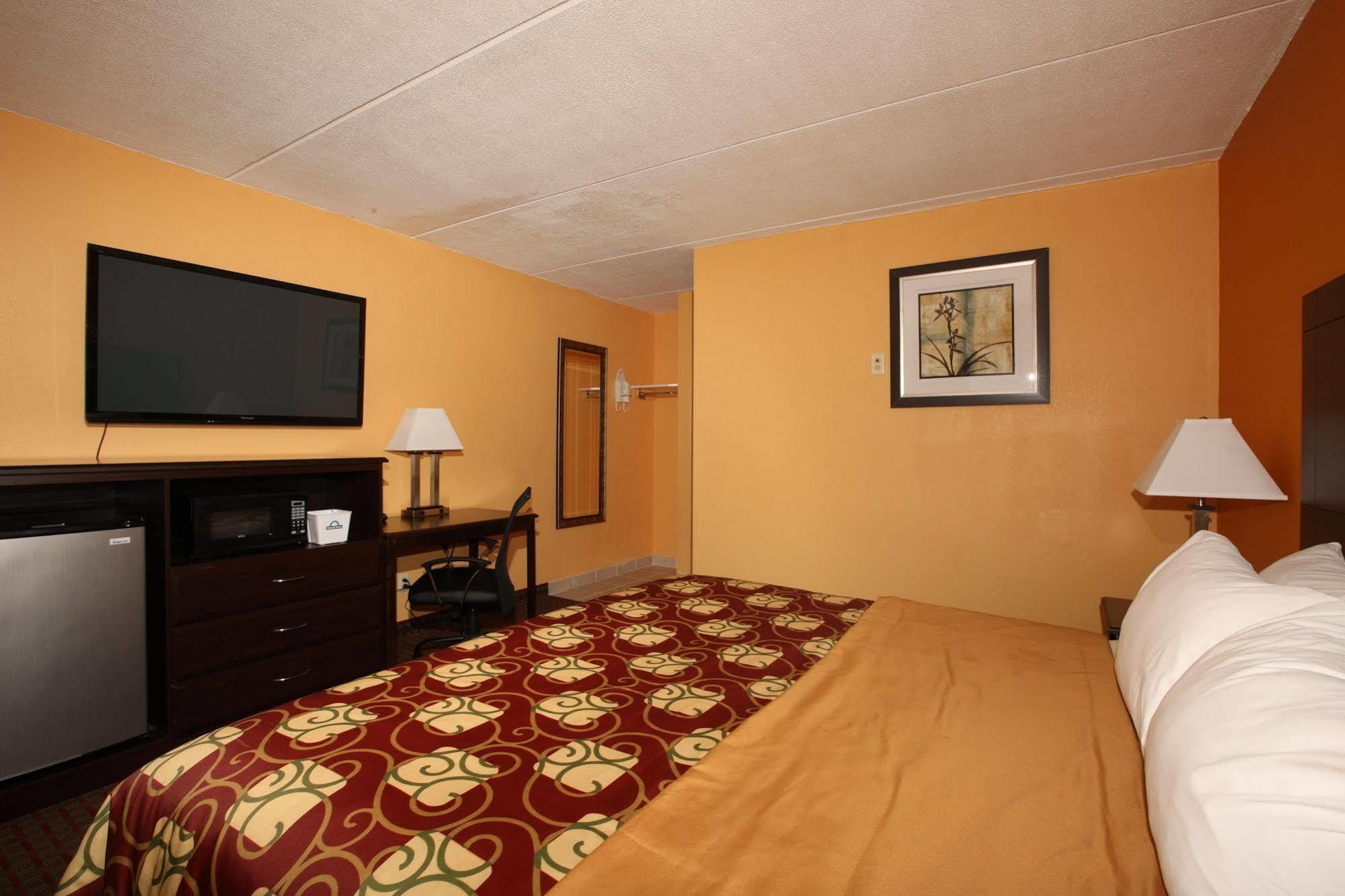 Blue Sky Inn Glens Falls-Saratoga-Lake George 外观 照片