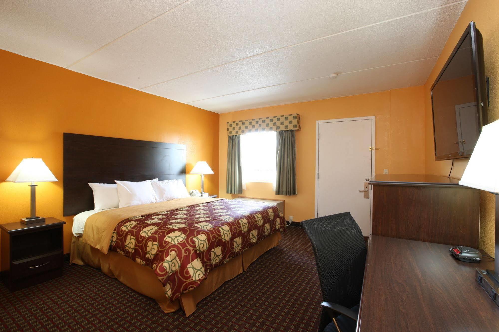 Blue Sky Inn Glens Falls-Saratoga-Lake George 外观 照片