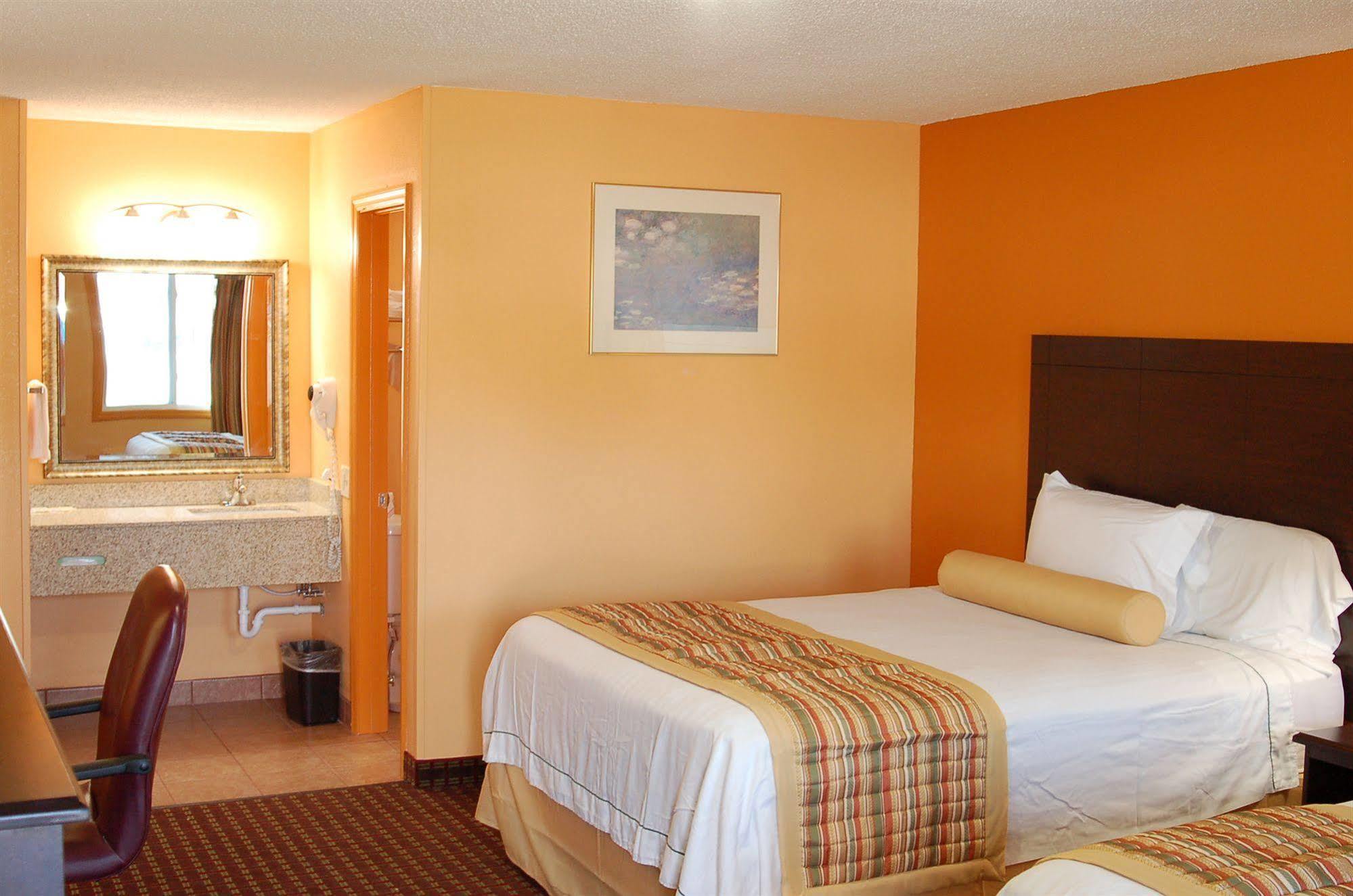 Blue Sky Inn Glens Falls-Saratoga-Lake George 外观 照片