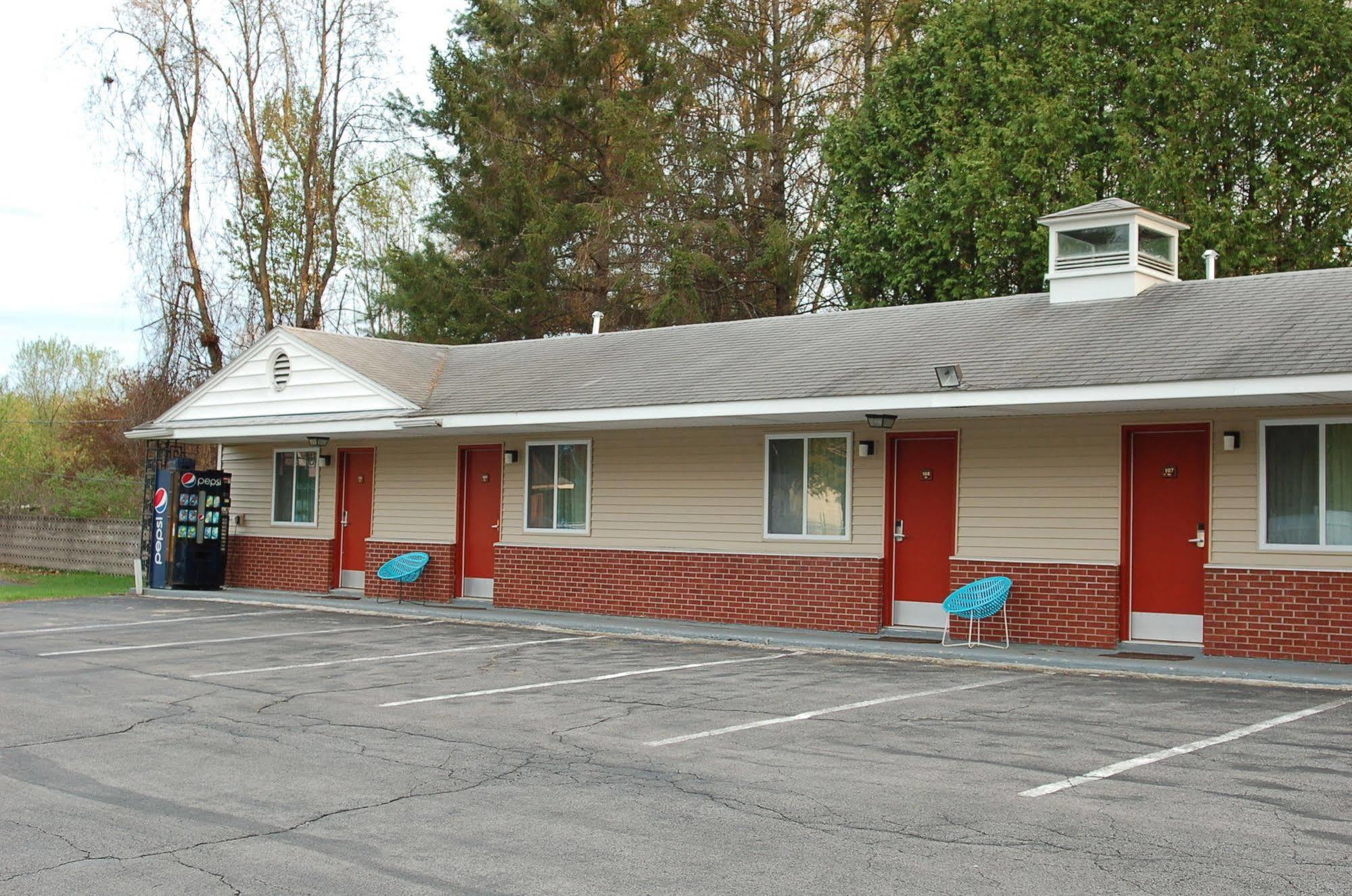 Blue Sky Inn Glens Falls-Saratoga-Lake George 外观 照片